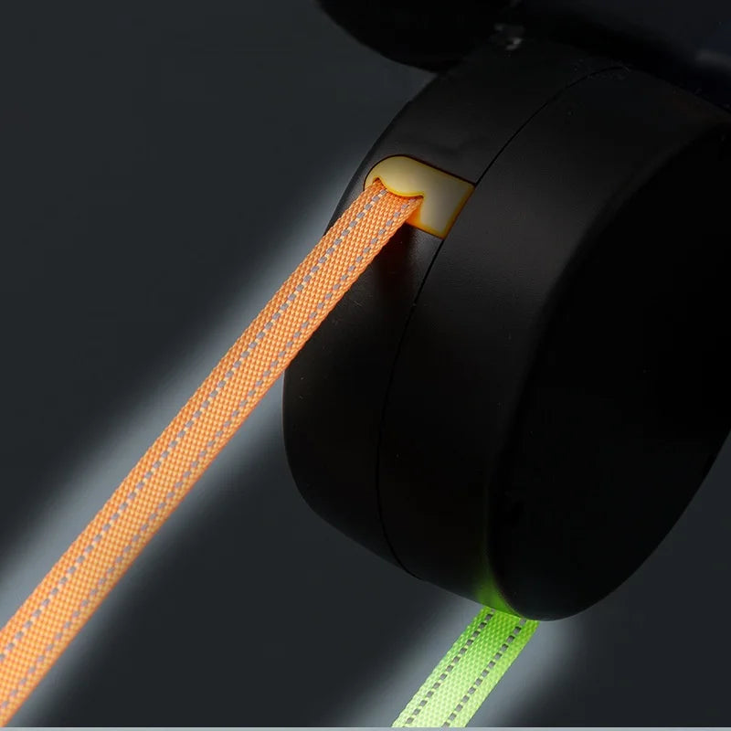 DualGlow 360™ – Correa Retráctil Doble con Luz LED para Perros 🐶✨